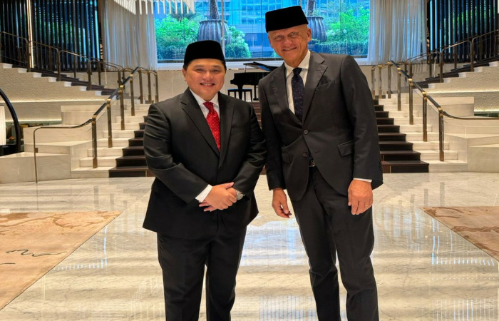Erick Thohir Unggah Foto dengan Pierluigi Pakai Peci, Warganet: Mirip Caleg