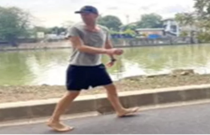 Usai Viral Nyeker di Jalan Jakarta, Vokalis Coldplay Chris Martin Pinjam Seratus