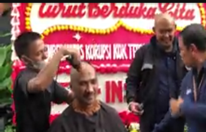 Firli Bahuri Resmi Jadi Tersangka, Eks Pegawai KPK Kompak Cukur Rambut