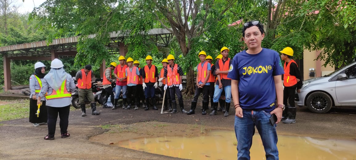25 Tukang Diajari Pengecoran Jalan