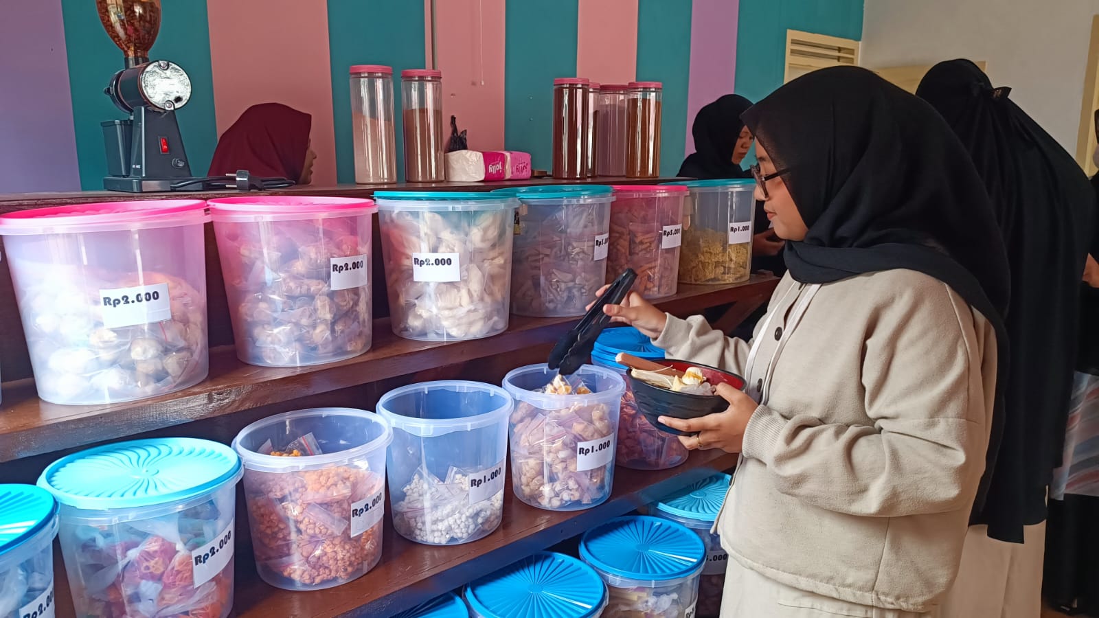 Buzakei Cafe & Seblak Hadir Dengan 50 Pilihan Toping dan Varian Kopi