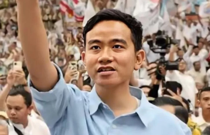 Aksi Gibran Rakabuming saat Debat Capres Disentil Netizen, Disebut Mirip Pemandu Sorak