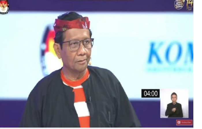 Gaya Mahfud MD Jadi Sorotan, Pakai Baju Khas Madura Hingga Kemeja Pink