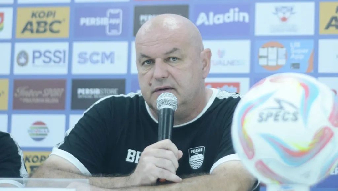 Rekor 14 Laga Tak Terkalahkan Terhenti, Pelatih Persib: Tak Pantas Menang