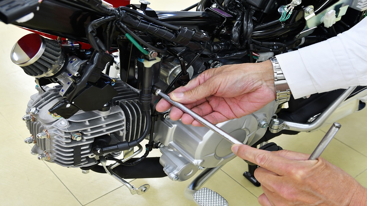 Begini 7 Cara Menyetel Karburator Motor, Solusi Menghemat Bahan Bakar dan Kencang