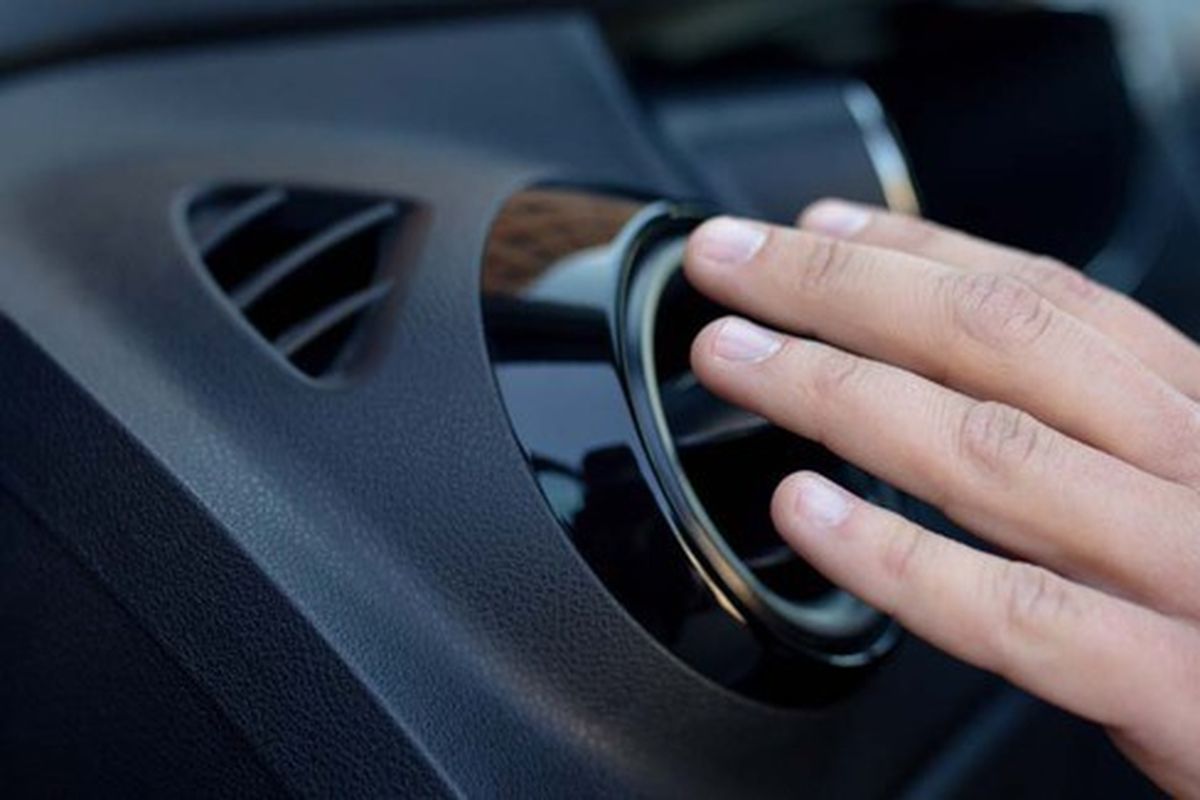 6 Penyebab AC Mobil Bau Tidak Sedap, Begini Solusinya