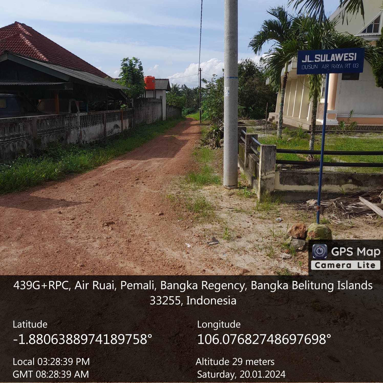 Sudah 30 Tahun Jalan Kami Begini, Tolong lah Diaspal !