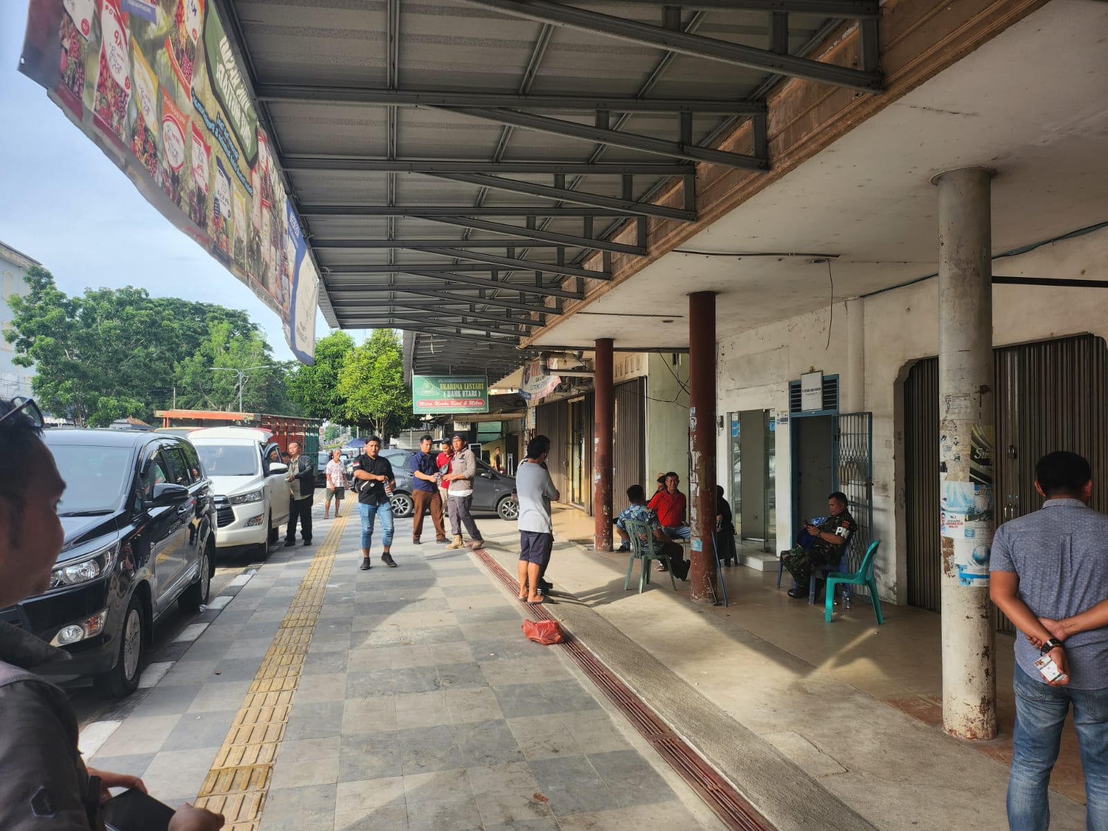 Tim Kejagung Bawa Plastik Merah dari Toko dan Rumah Orang Tua Aon