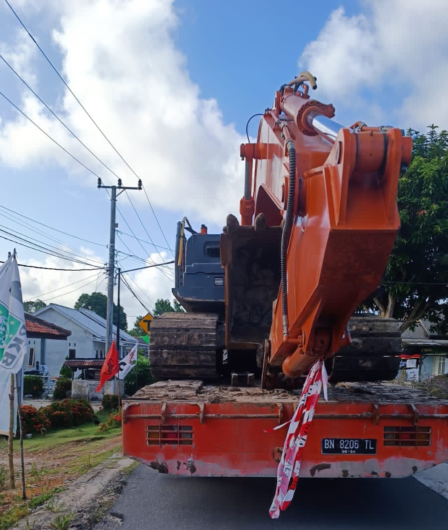 Orang Tak Dikenal Coba Halangi Proses Evakuasi Alat Berat Milik Buyung