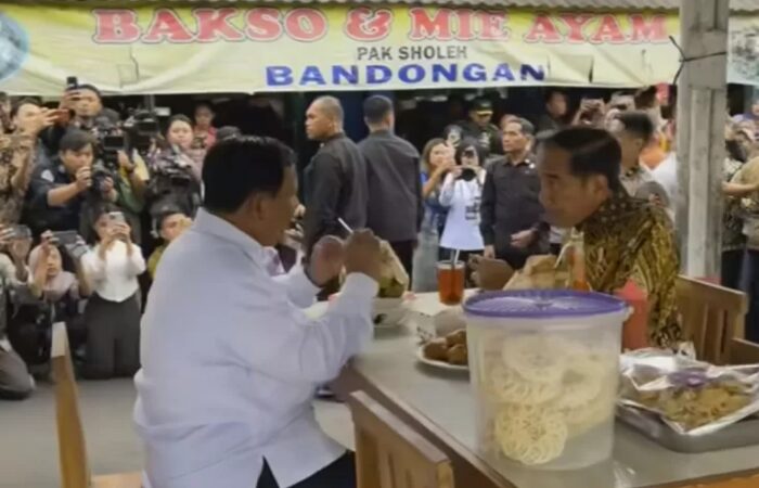 Presiden Jokowi Makan Bakso Bareng Prabowo di Magelang Jawa Tengah