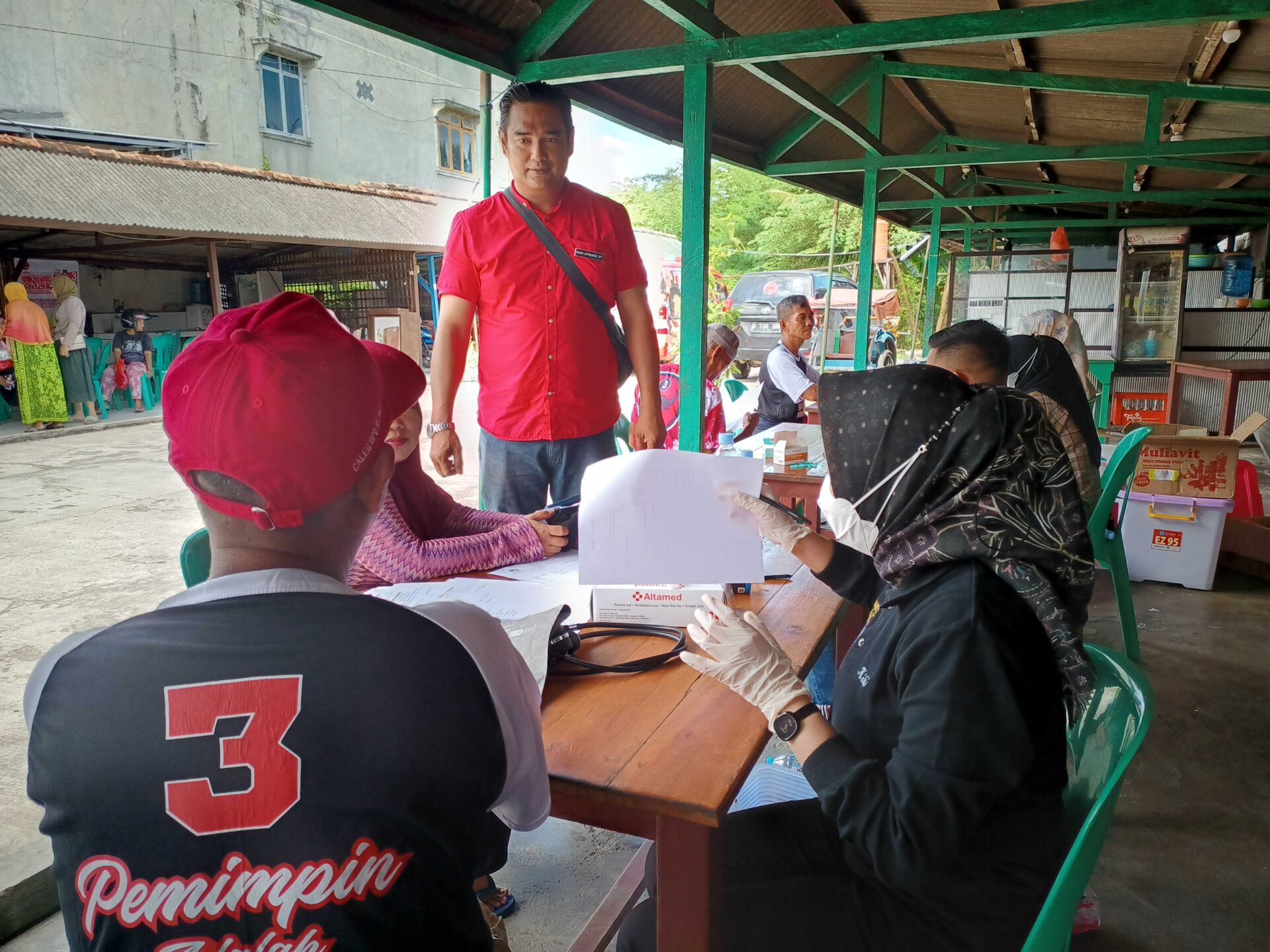 Warga Sungailiat Antusias Ikuti Layanan Kesehatan Gratis Reno Afrianso