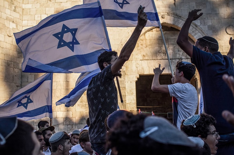 Fenomena Yahudi Pesek dan Pertimbangannya