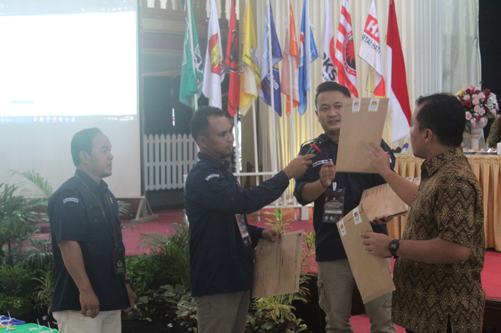 Bawaslu Bangka Awasi Rapat Pleno Rekapitulasi Penghitungan Suara Tingkat Kabupaten