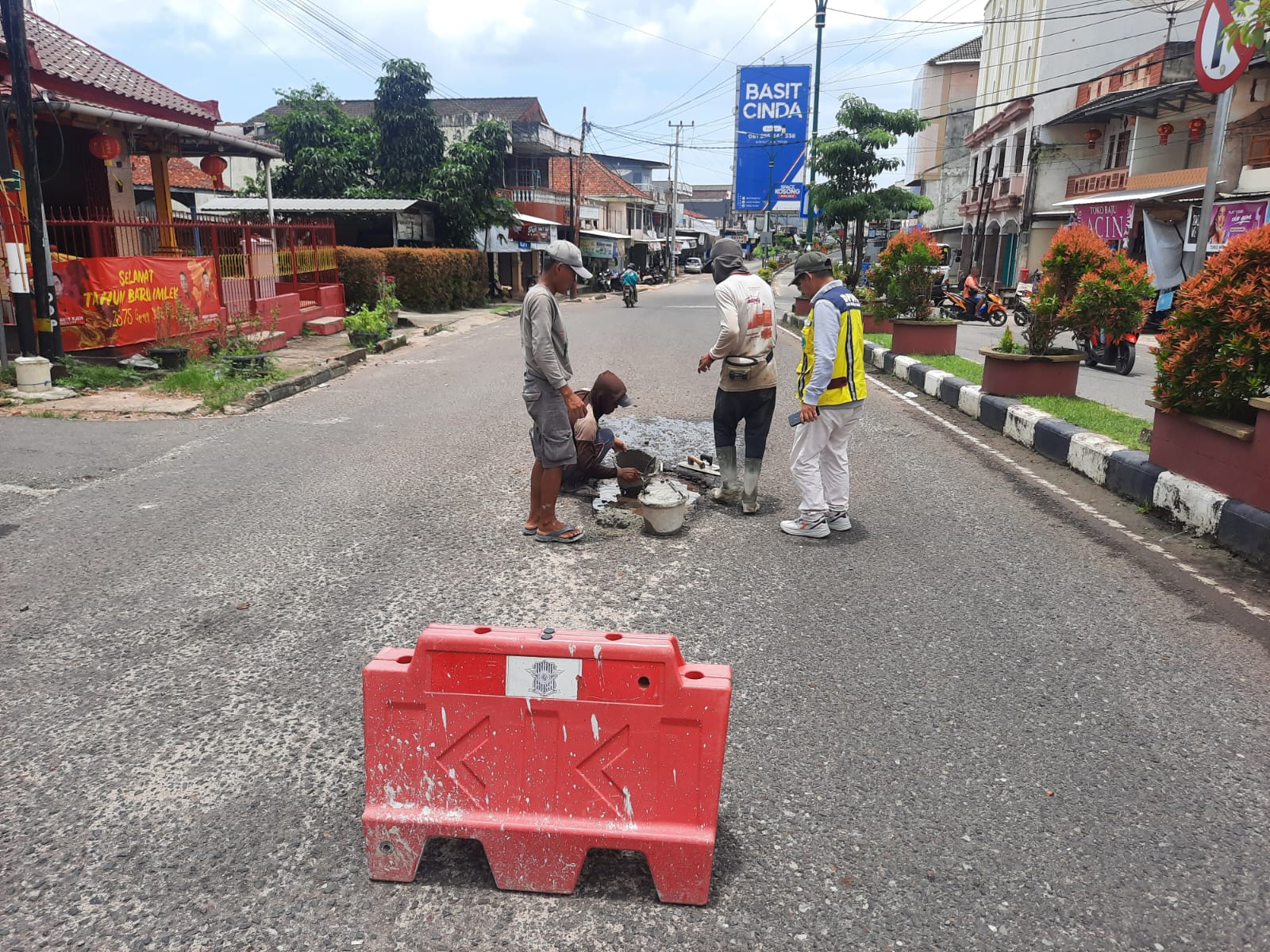 Jalan Jendral Sudirman Toboali Berlubang, Dinas PUPR Langsung Bergerak