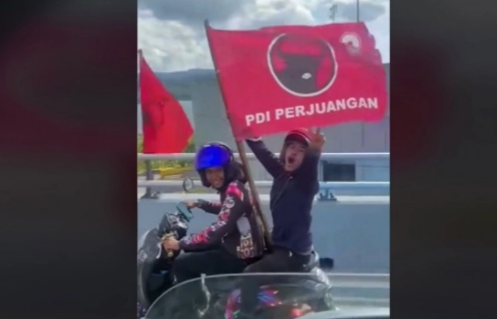 Video Viral Pengendara Sepeda Motor Bawa Bendera PDIP Teriak Nama Prabowo Subianto