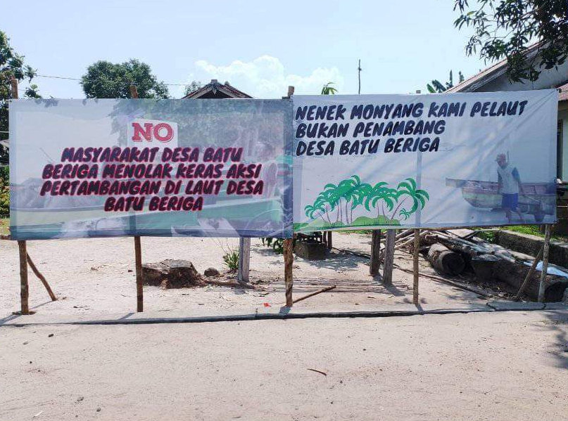 Spanduk “Nenek Moyang Kami Pelaut Bukan Penambang Desa Batu Beriga” Bentuk Penolakan