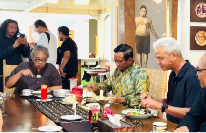 Ganjar Pranowo dan Mahfud MD Sambangi Rumah Butet Jelang Ramadhan