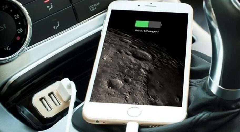 Inilah 8 Bahaya Main HP Sambil Cas, Kinerja Baterai Ponsel Menurun