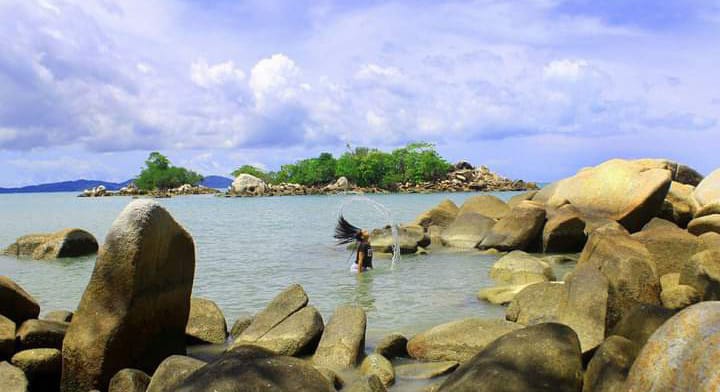 Turis Asal Jakarta Sebut Pantai Tanjung Kerasak Lebih Indah dari Thailand