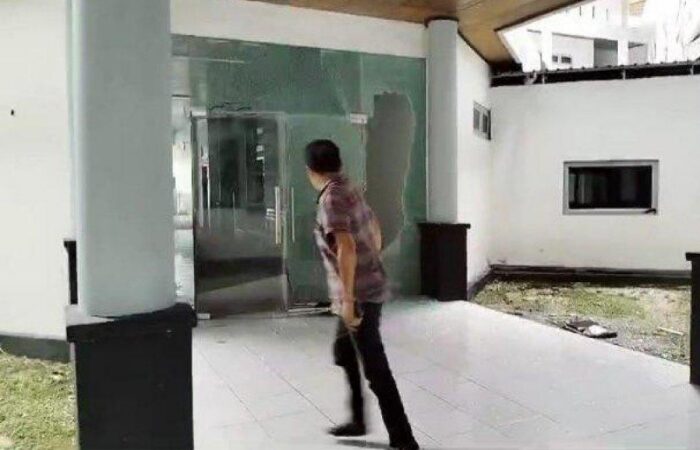 Bikin Malu! 2 Anggota DPRD Maluku Tengah Ngamuk karena THR nya Belum Cair