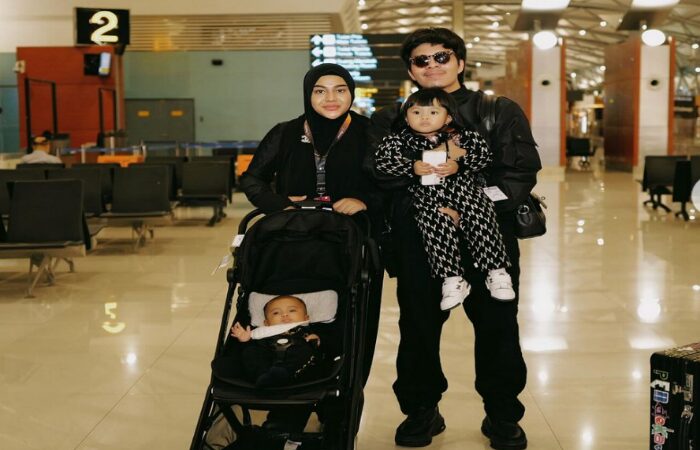 Atta Halilintar Rayakan Ulang Tahun Pernikahan dengan Umrah Bersama Keluarga dan Karyawannya