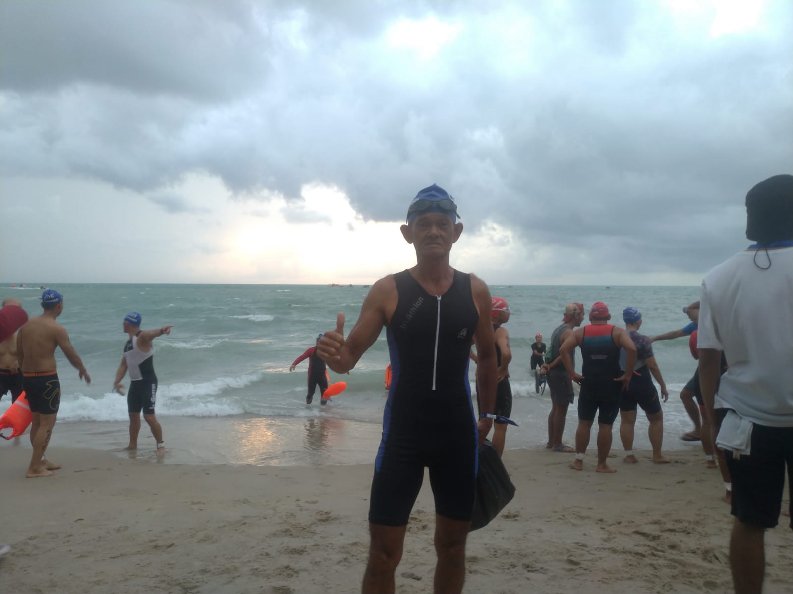 Cik Akil, Pria 61 Tahun Selalu Ikut Sungailiat Triathlon 2024