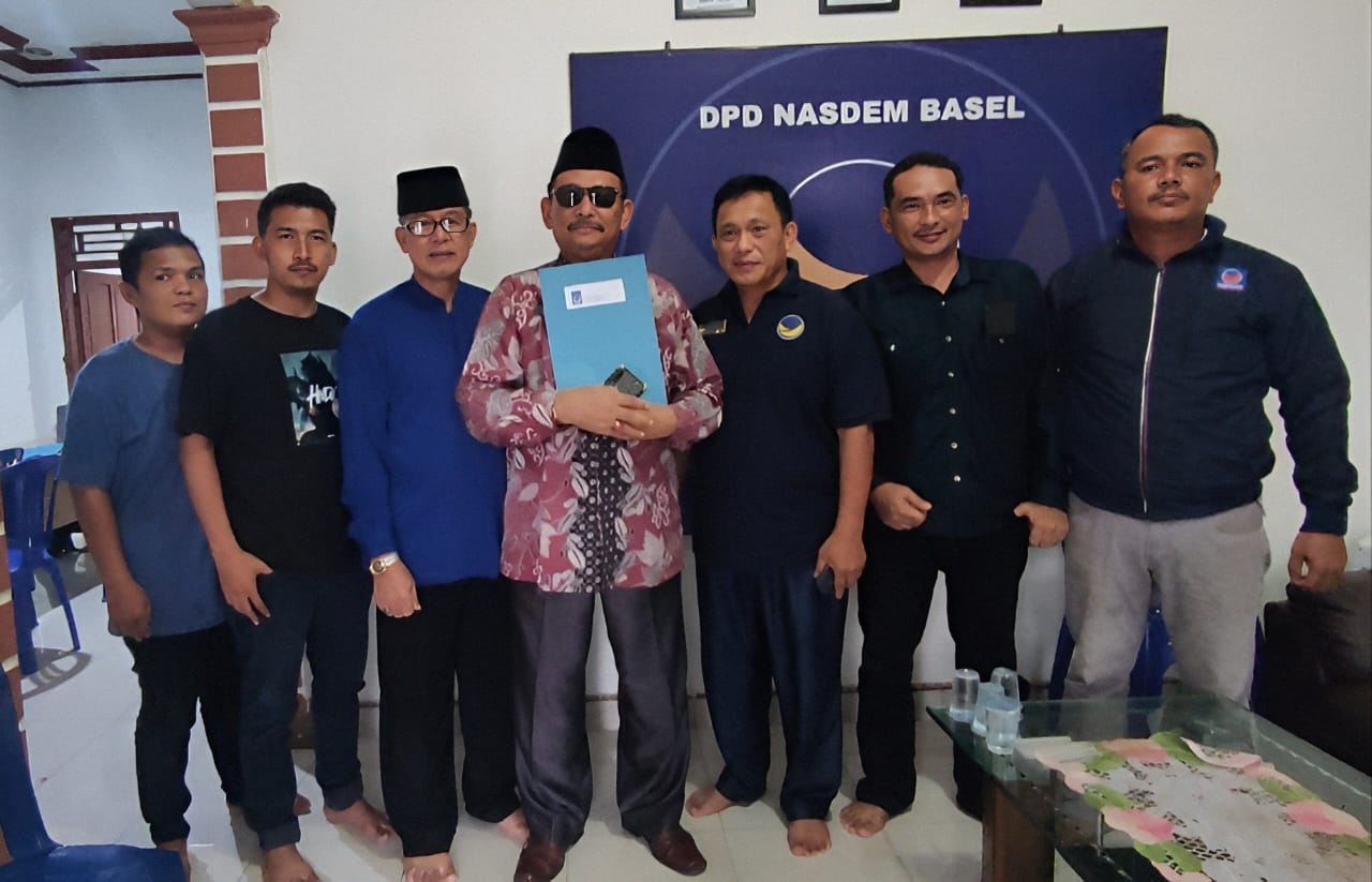 Rozali Maknun Ambil Formulir di Kantor Nasdem, Siap Bertarung Pilkada Bangka Selatan