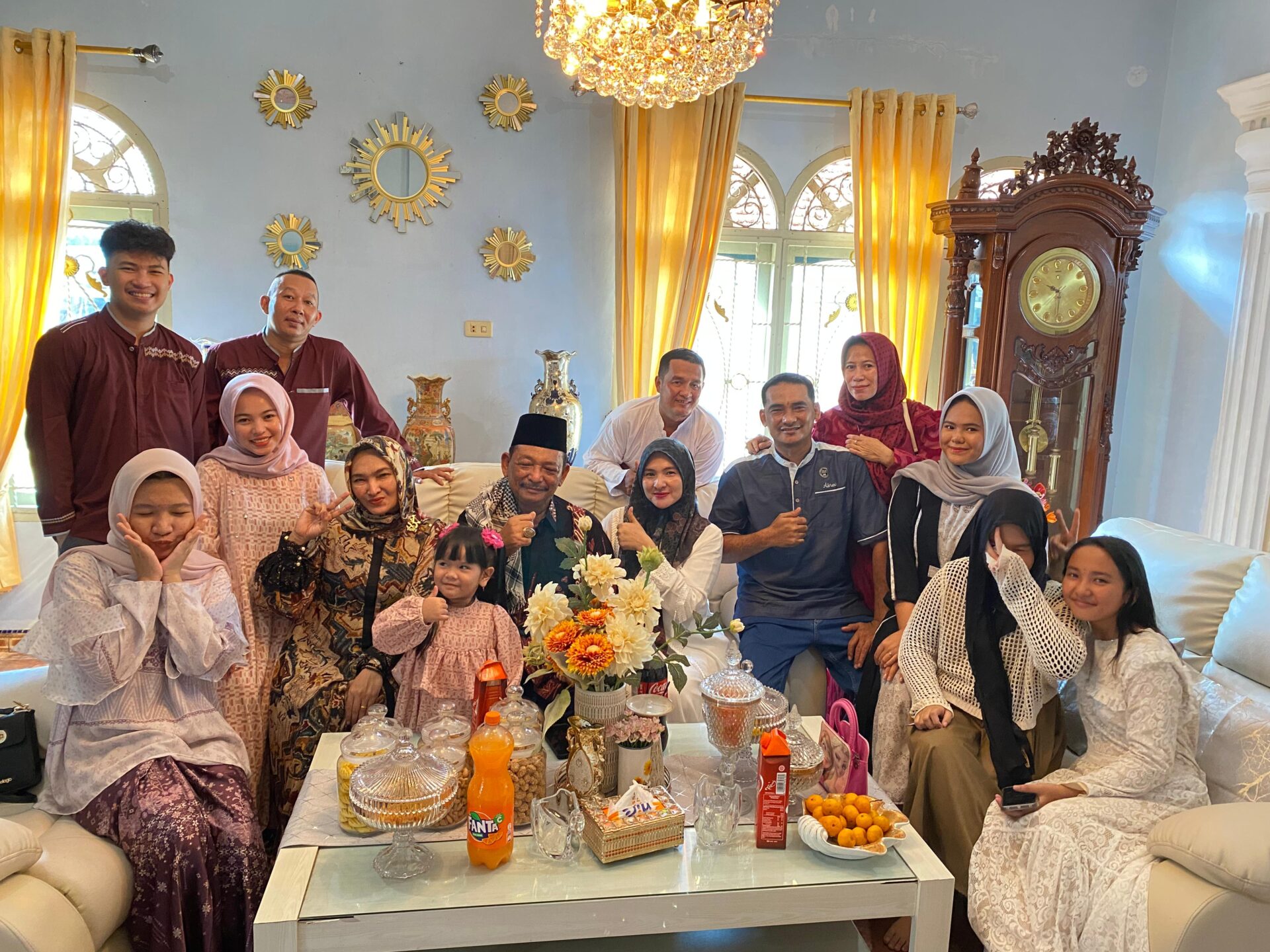 Rozali Maju Pilkada, Tetangga Sambut Baik