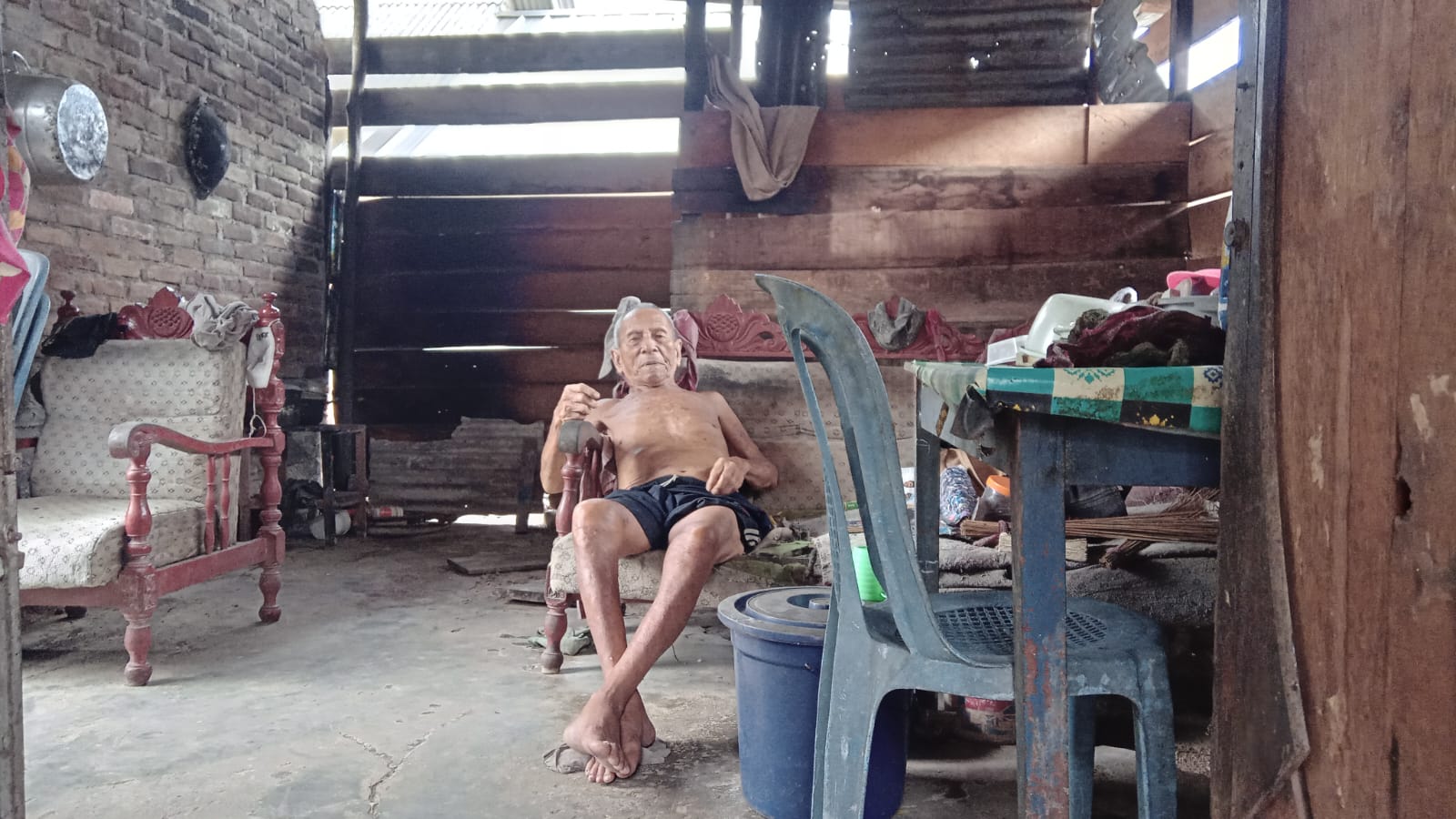 Rumah Hampir Roboh, Kakek Danak Minta Pemkab Bangka Selatan Peduli