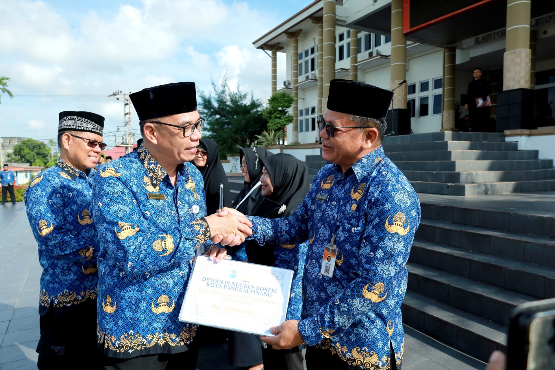 Usai Jadi Irup Harkitnas, Mie Go Serahkan Hadiah ke Pemenang MTQ Korpri