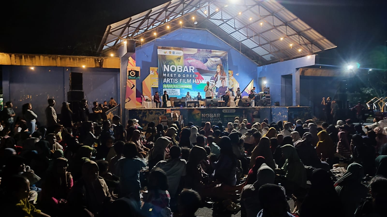 Ribuan Masyarakat Nonton Film Hayya di Alun-alun kota Koba