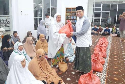 Algafry Salurkan 50 Paket Sembako dan Portabel Sound System ke Masjid Silaturahim Koba