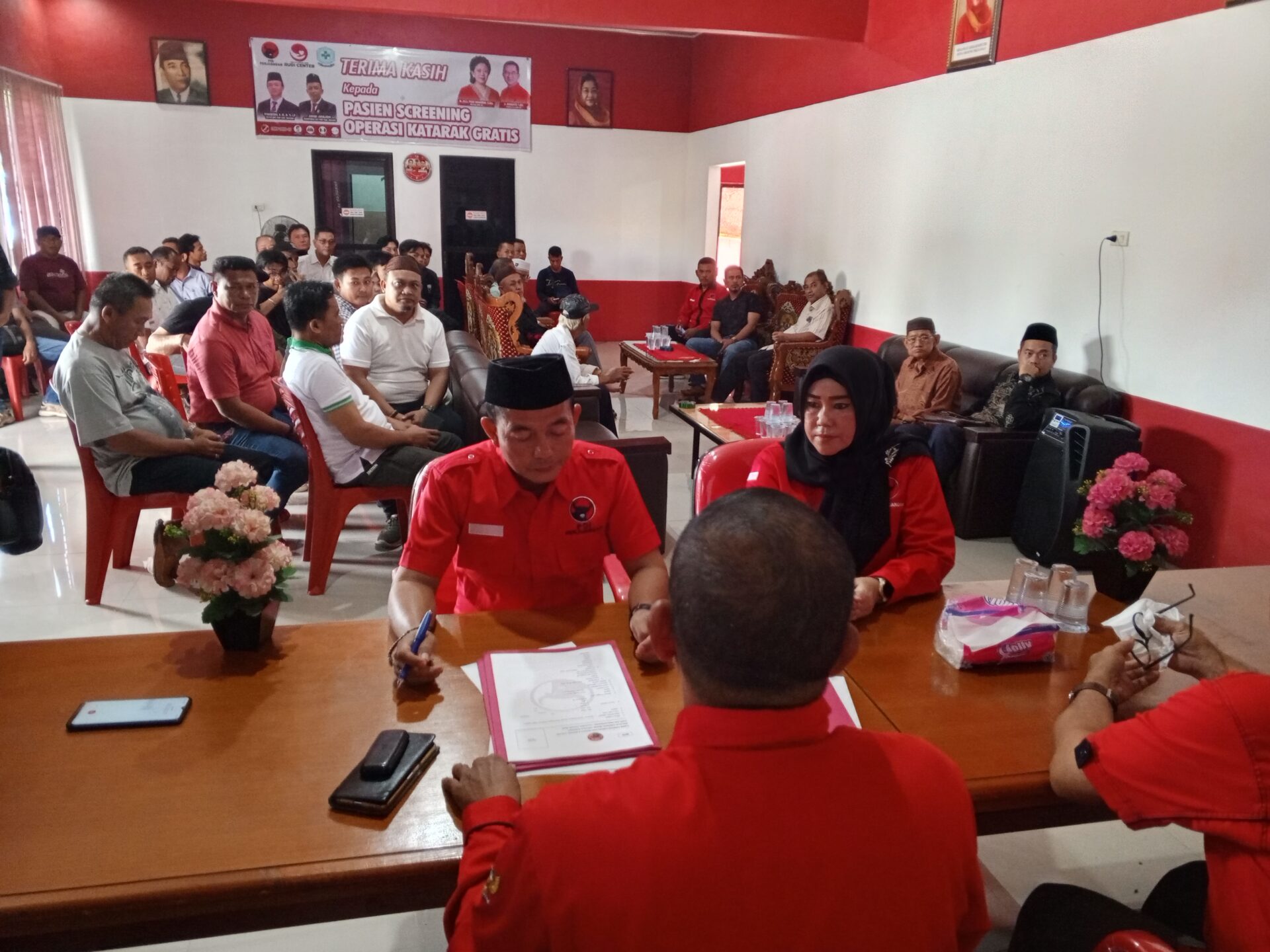 Didamping Istri, Mulkan Ambil Formulir Cabup Kabupatan Bangka