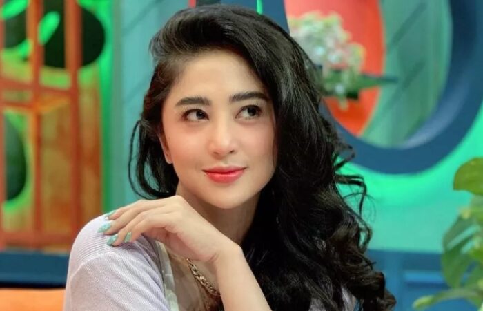 Penyanyi Dangdut Dewi Perssik Minta Maaf, Lagu India yang Dibawakannya Kurang Sempurna