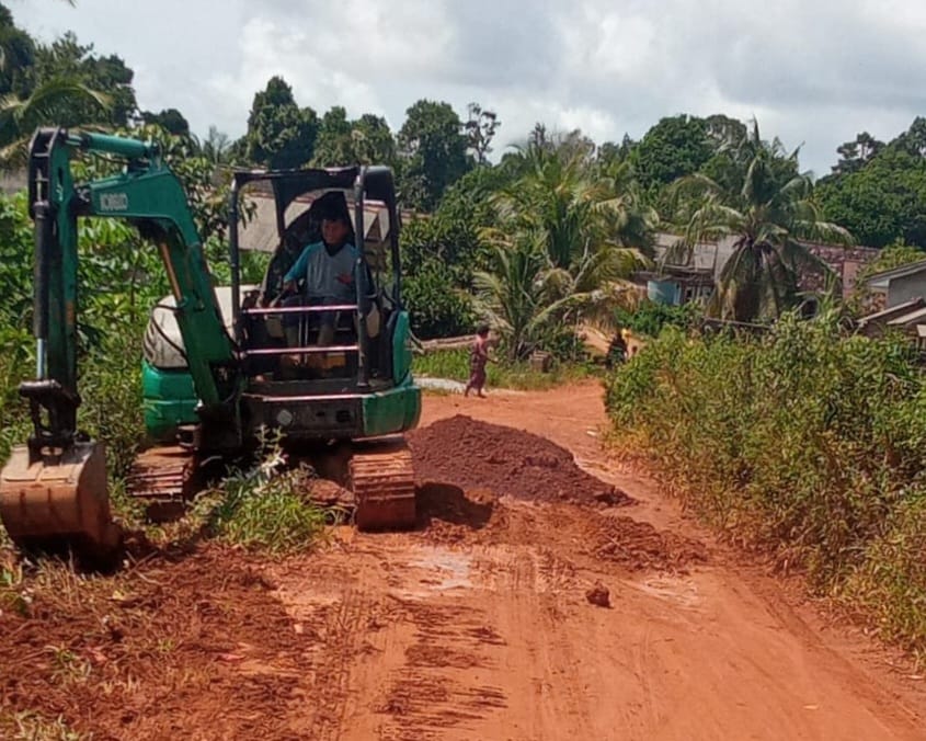PT MAS Bantu Perbaikan Jalan Berlubang hingga JUT
