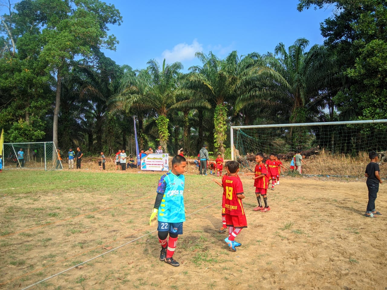 Liburan Sekolah, Caleg Asal Air Gegas Gelar Turnamen Sepakbola se-Bangka