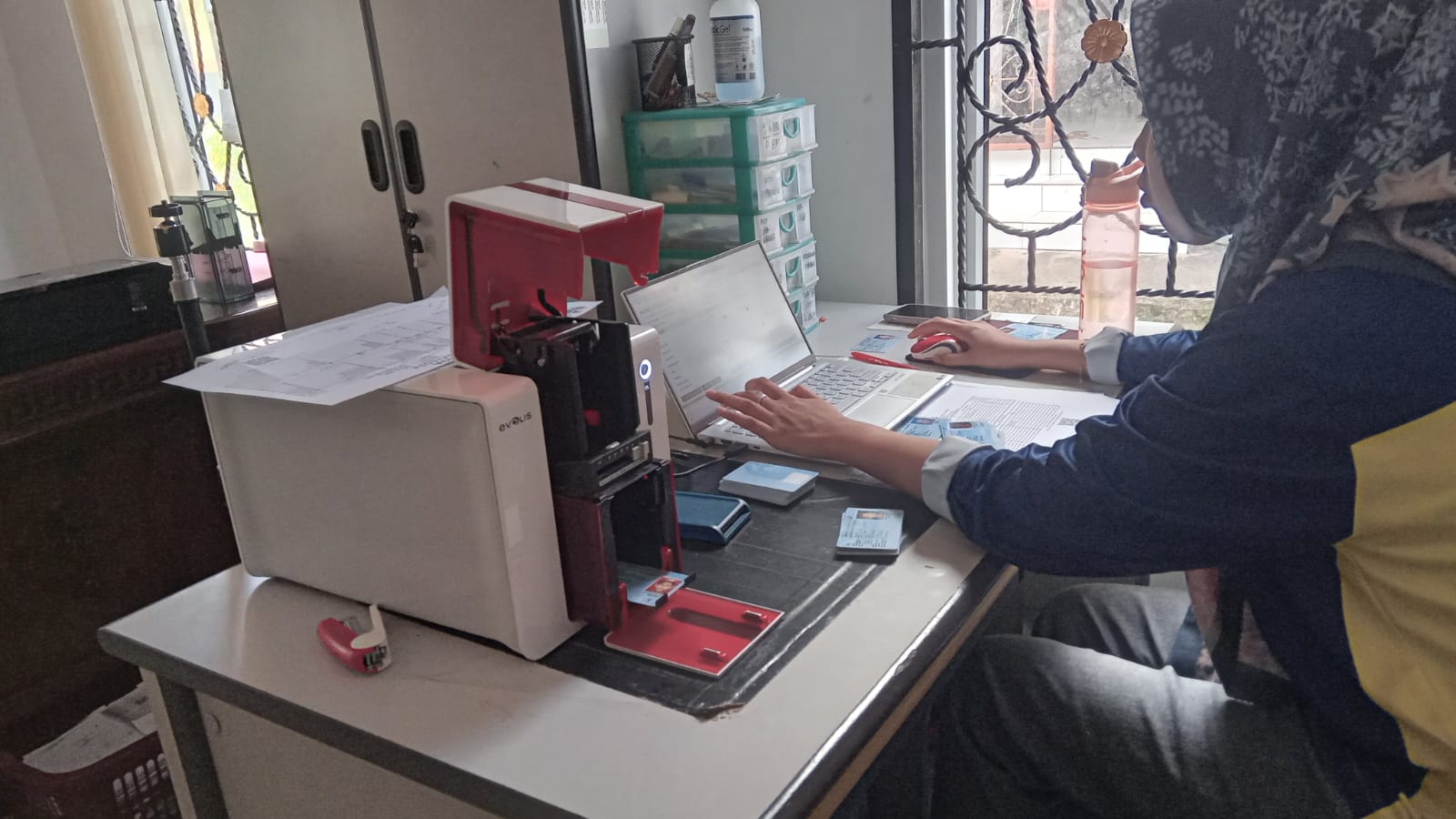 Hanya Butuh Sejam, Alat Cetak e-KTP Berhasil Diperbaiki