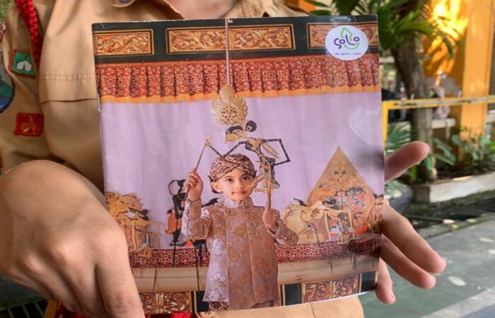 Heboh Jilid Buku Tulis dengan Foto Putra Gibran Rakabuming, Netizen: Negara Keluarga