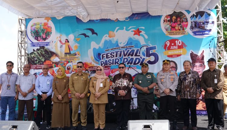 Ribuan Pengunjung Padati Festival Pasir Padi