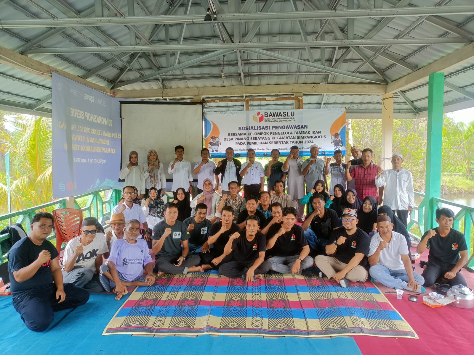 Datangi Kelompok Tambak Ikan Desa Pinang Sebatang, Bawaslu Bangka Tengah: Jangan Palsukan Data