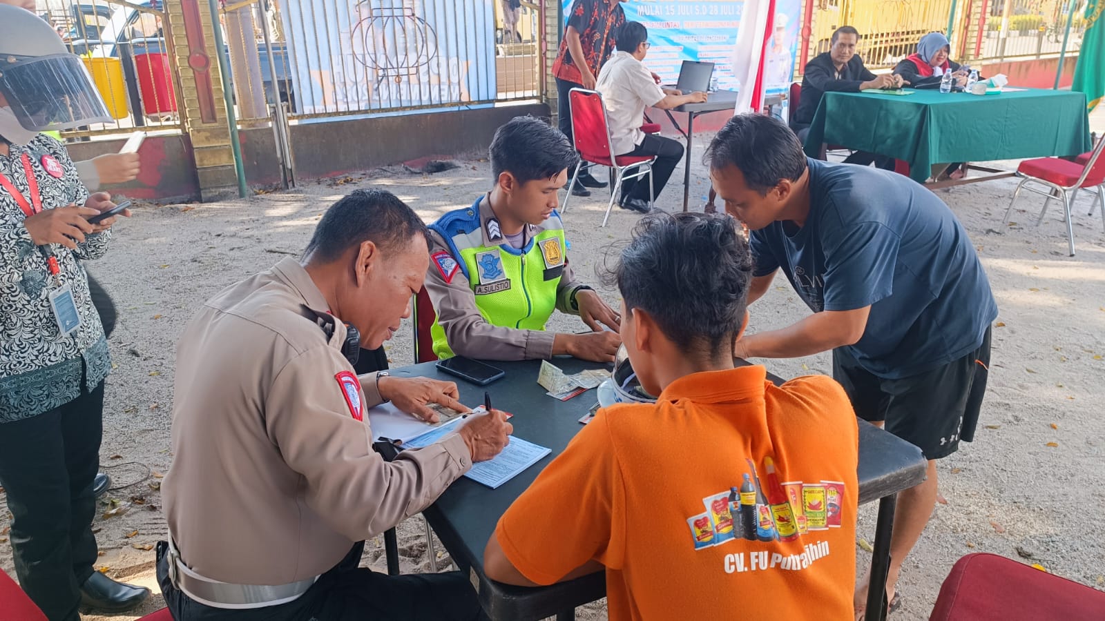 Hari Kelima, Sat Lantas Polres Bangka Tengah Keluarkan 40 Tilang dan 60 Teguran