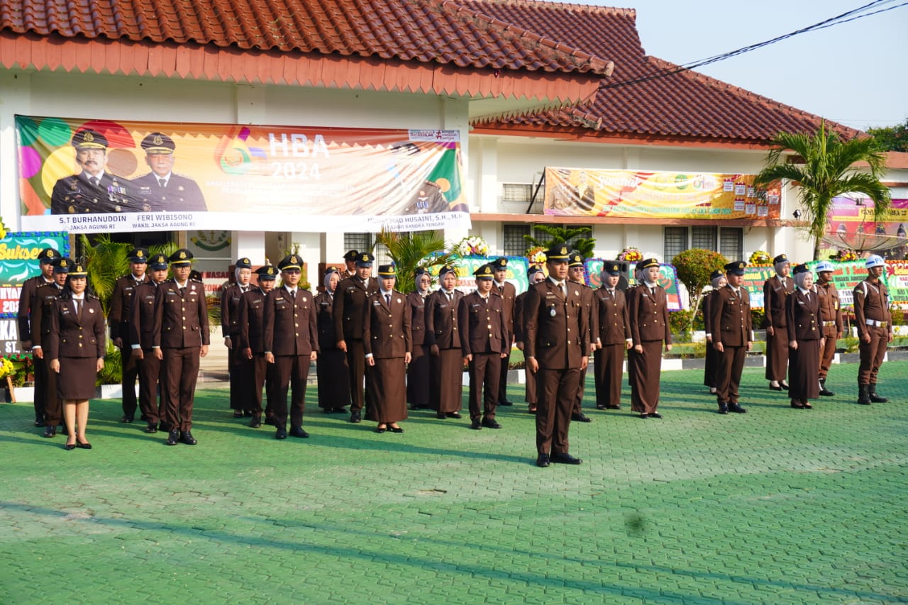 Rayakan Hari Bhakti Adhyaksa, Kejari Bateng Upacara Ditengah Teriknya Matahari