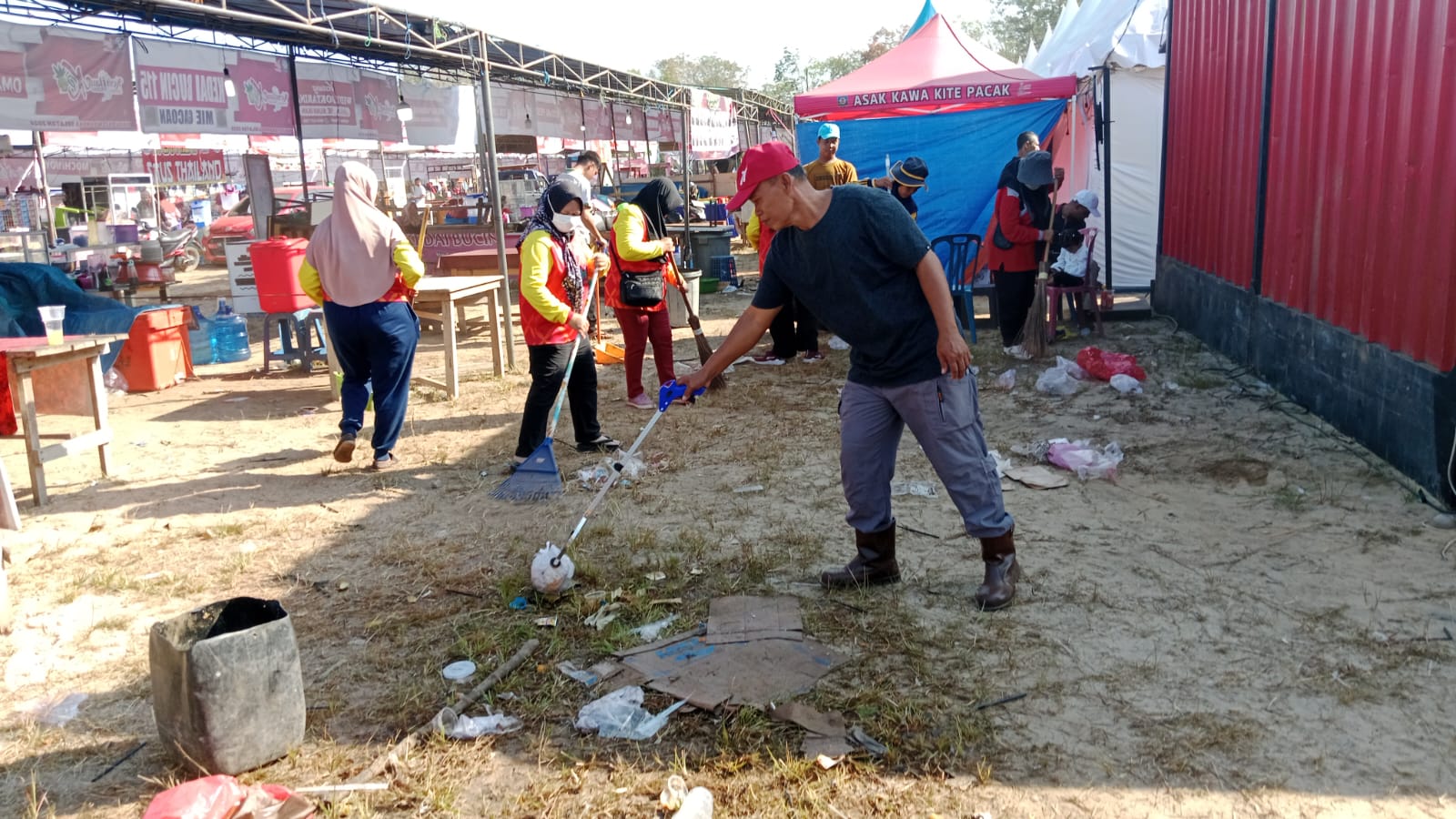 Bersihkan Lokasi Kemilau Pesona 2024 Bangka Selatan, DLH Turunkan 40 Satgas Kebersihan