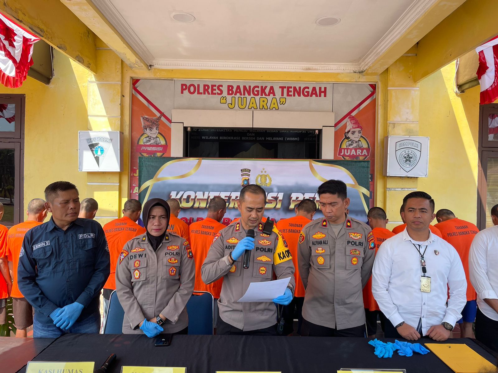 Polres Bangka Tengah Tangkap 14 Penambang Timah Ilegal