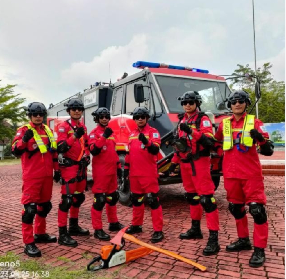 Damkar PT Timah Padamkan Sijago Merah Gudang Gaharu