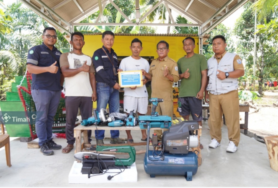 Mengolah Kerajian dari Barang Bekas, Kelompok Pepaya Desa Rias dapat Bantuan PT Timah