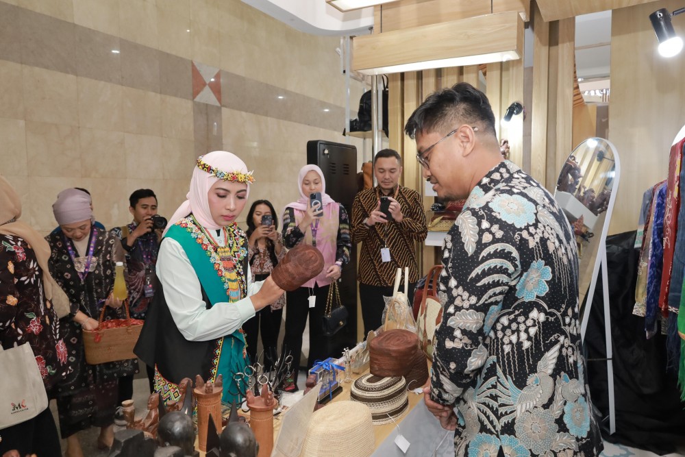 PT Timah Kenalkan Cual hingga Kopiah Resam di JCC