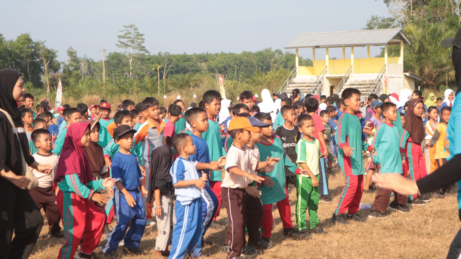 Algafry Buka Pelayanan Terpadu dan Jalan Sehat di Desa Kulir Ilir