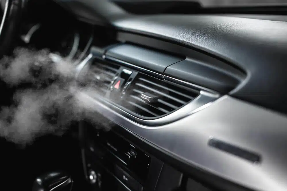 Ketahui Penyebab AC Mobil Bau Gosong, Serta 3 Cara Mengatasinya