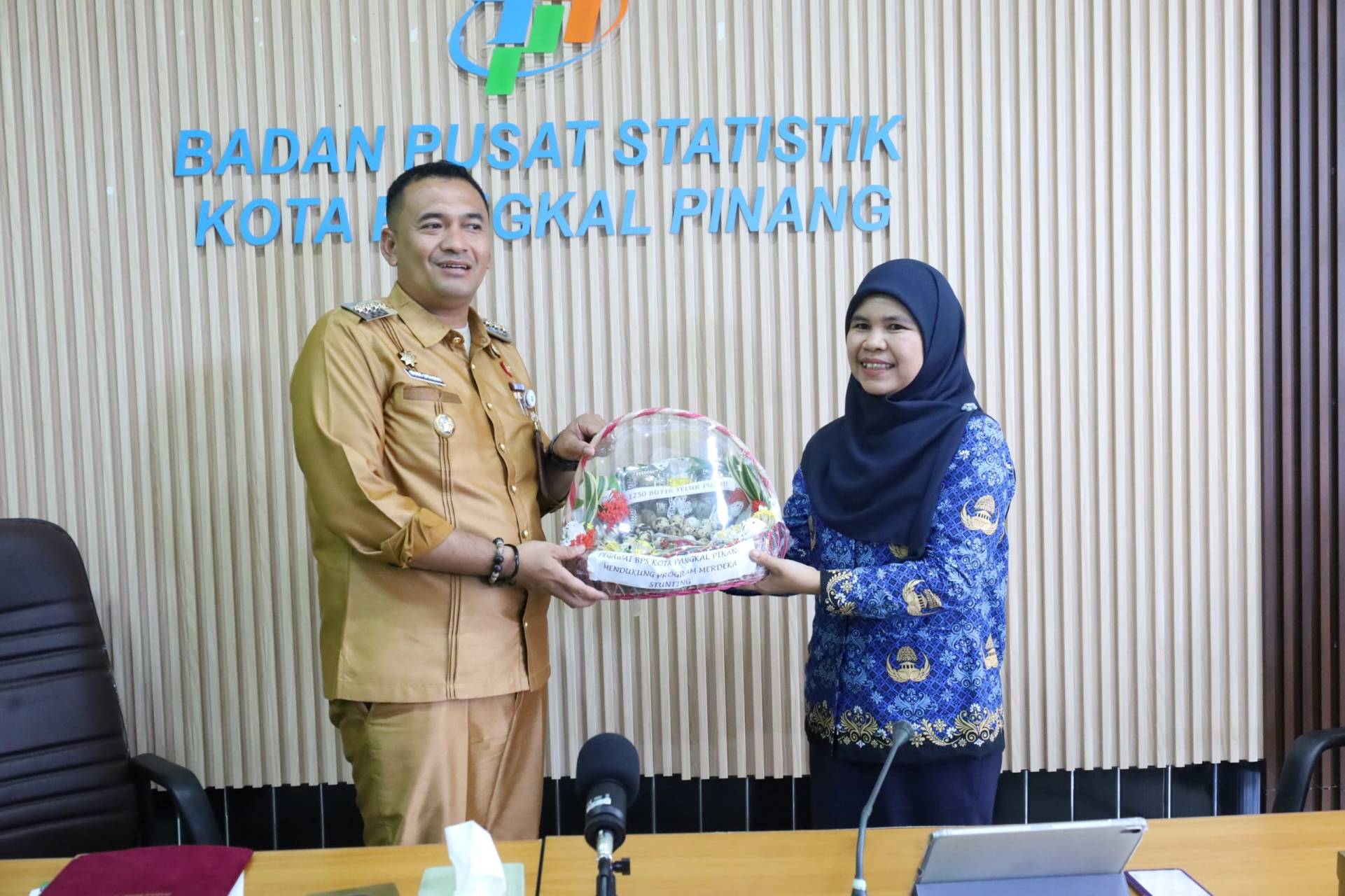 BPS Pangkalpinang Berikan Ribuan Telur